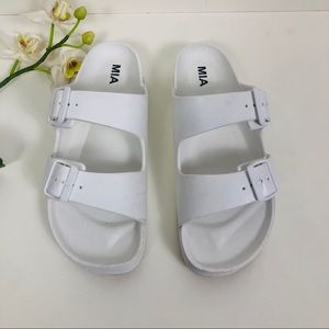 MÍA  Sandals